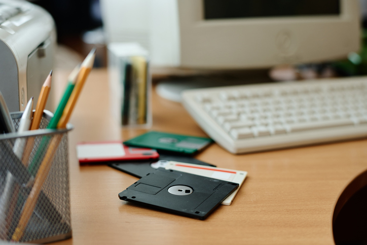 Transforming Floppy Disks into Bootable CDs: A Retro Computing Journey